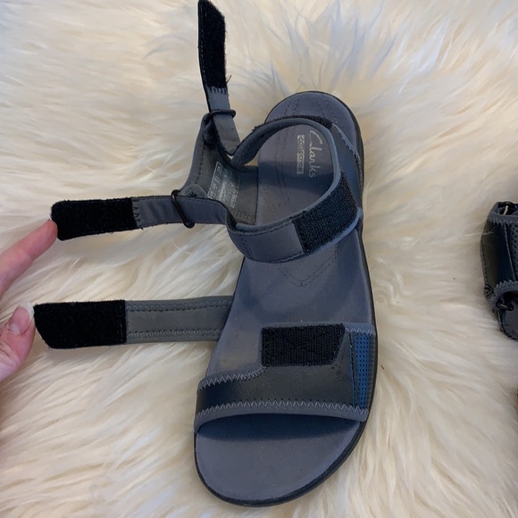 SALE!! Clarks walking sandals.   4 - Picture 5 of 9